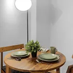 Close To Old Town & Cafes דירה *