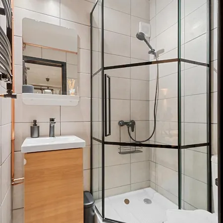 Close To Old Town & Cafes Apartment