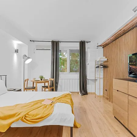 Close To Old Town & Cafes Bukarest